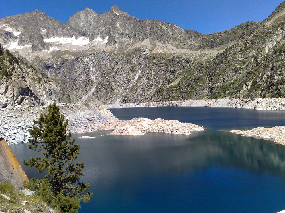 Lac de montagne dans le Parc National des Pyrénées